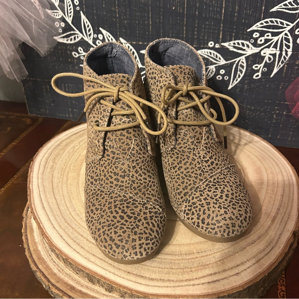 Tom Desert Wedge Booties In Leopard Print Size 8 - image 1